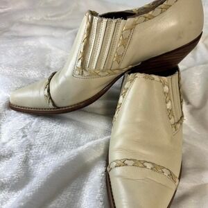 Vintage Guess 9.5 by Georges Matciano cream leather boot. 90s